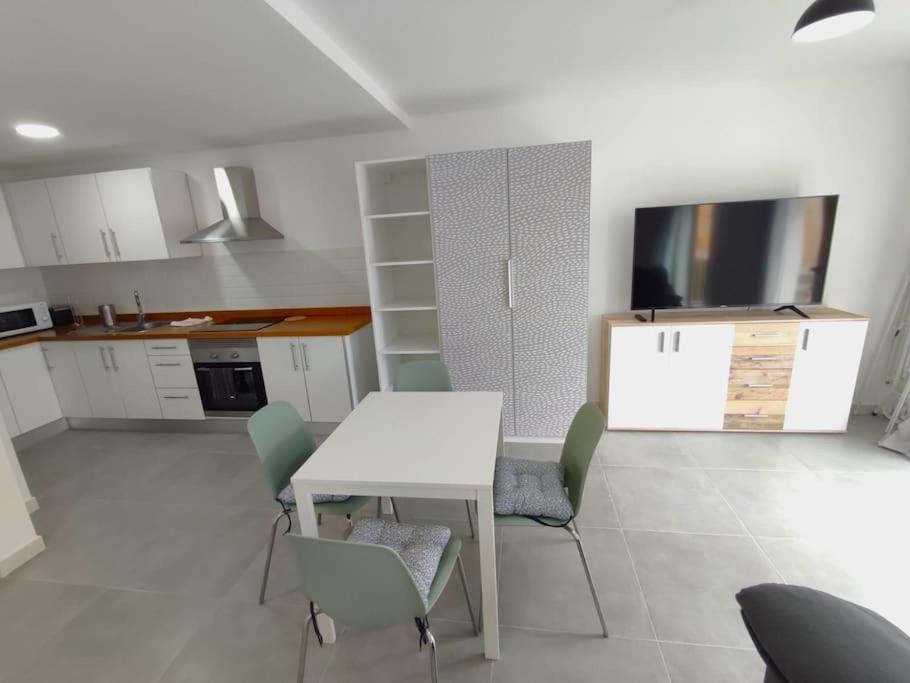 Apartament Near The Ocean In Playa San Juan Luaran gambar